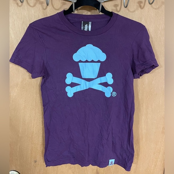 #4- JOHNNY CUPCAKES-CLASSIC CROSSBONES TEE - Picture 1 of 3